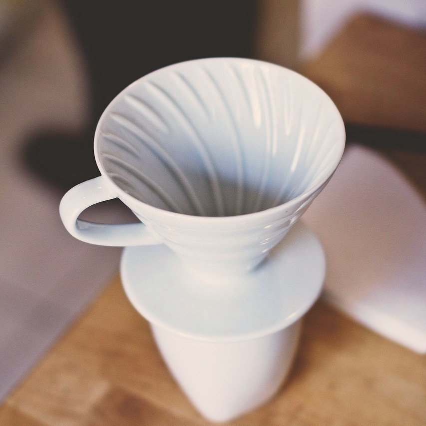 Gotero de cerámica blanco para café filtrado